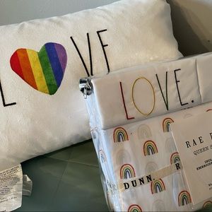 Rae Dunn Queen sheet and pillow